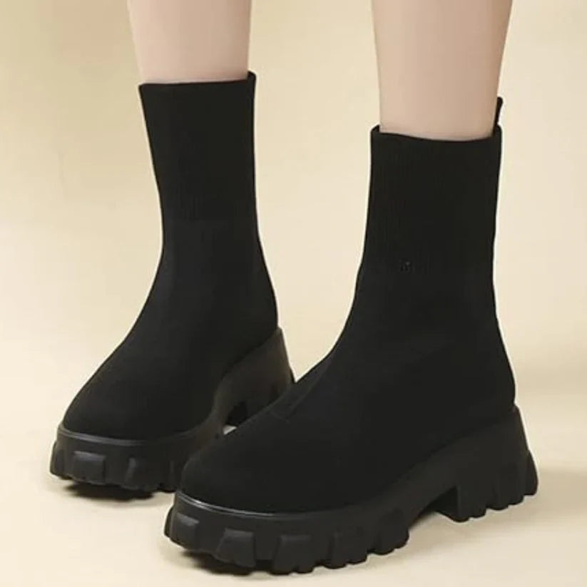 Phyllida - gebreide enkellaarsjes met trendy zool