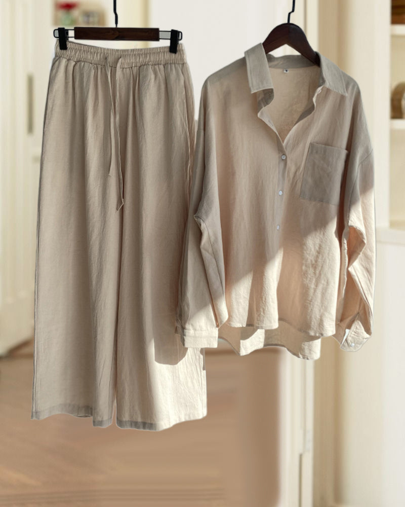 Tweedelige effen kleurenset bestaande uit shirt en broek