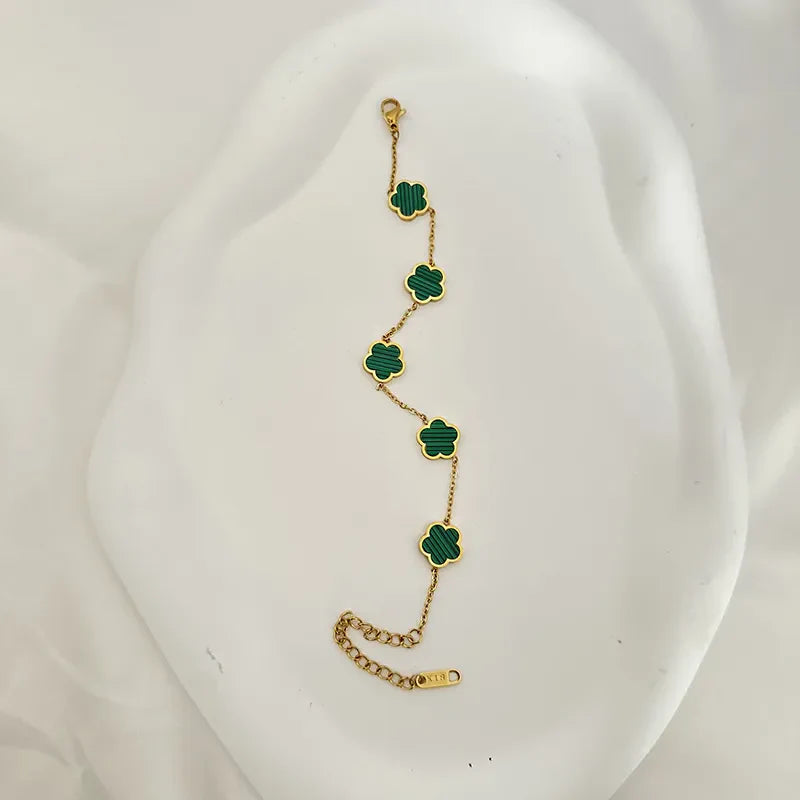 Scarlette | luxe armband met groene bloembedel