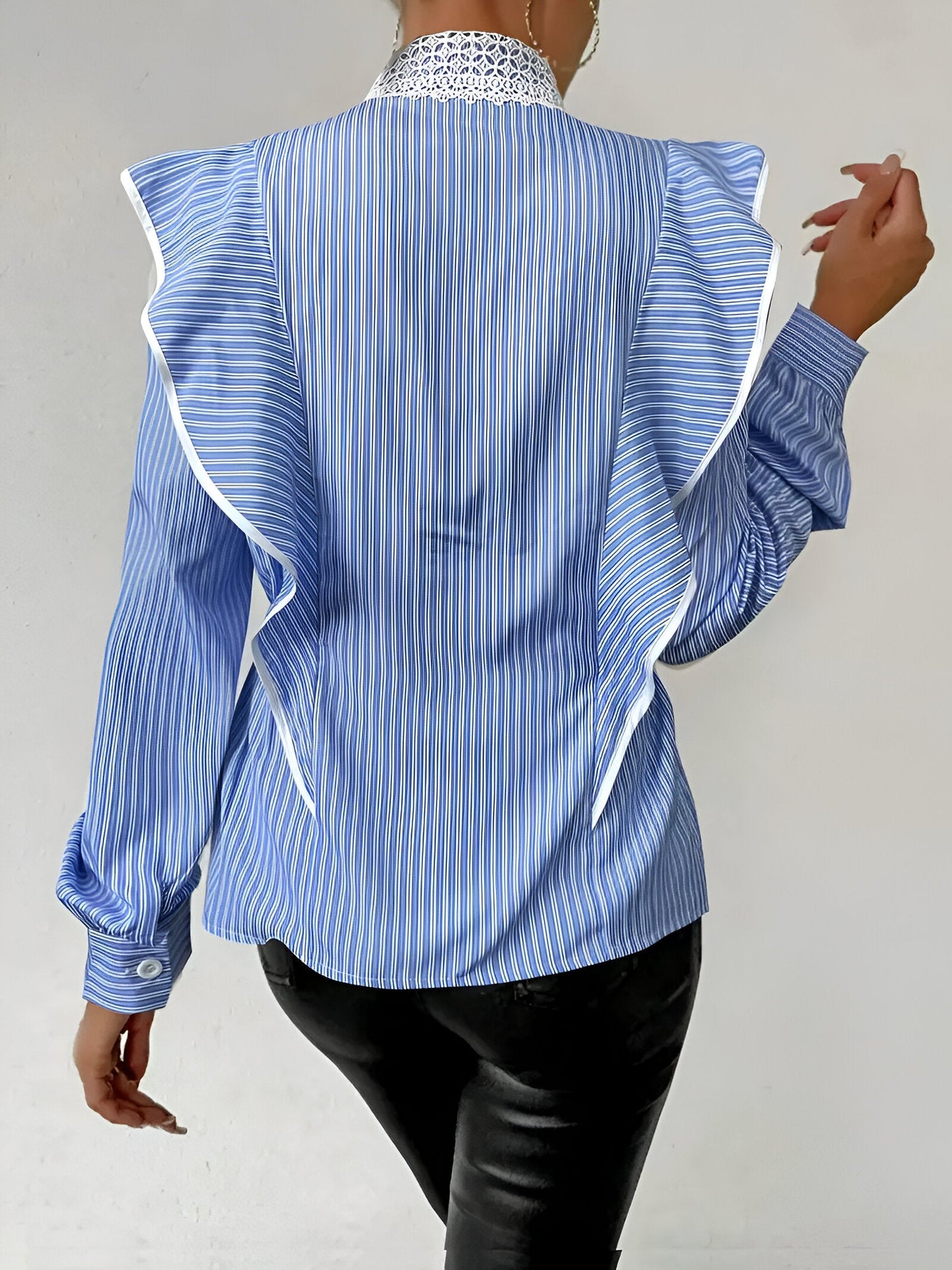 Marleisha | elegant gestreept overhemd met lange mouwen, kant en ruches