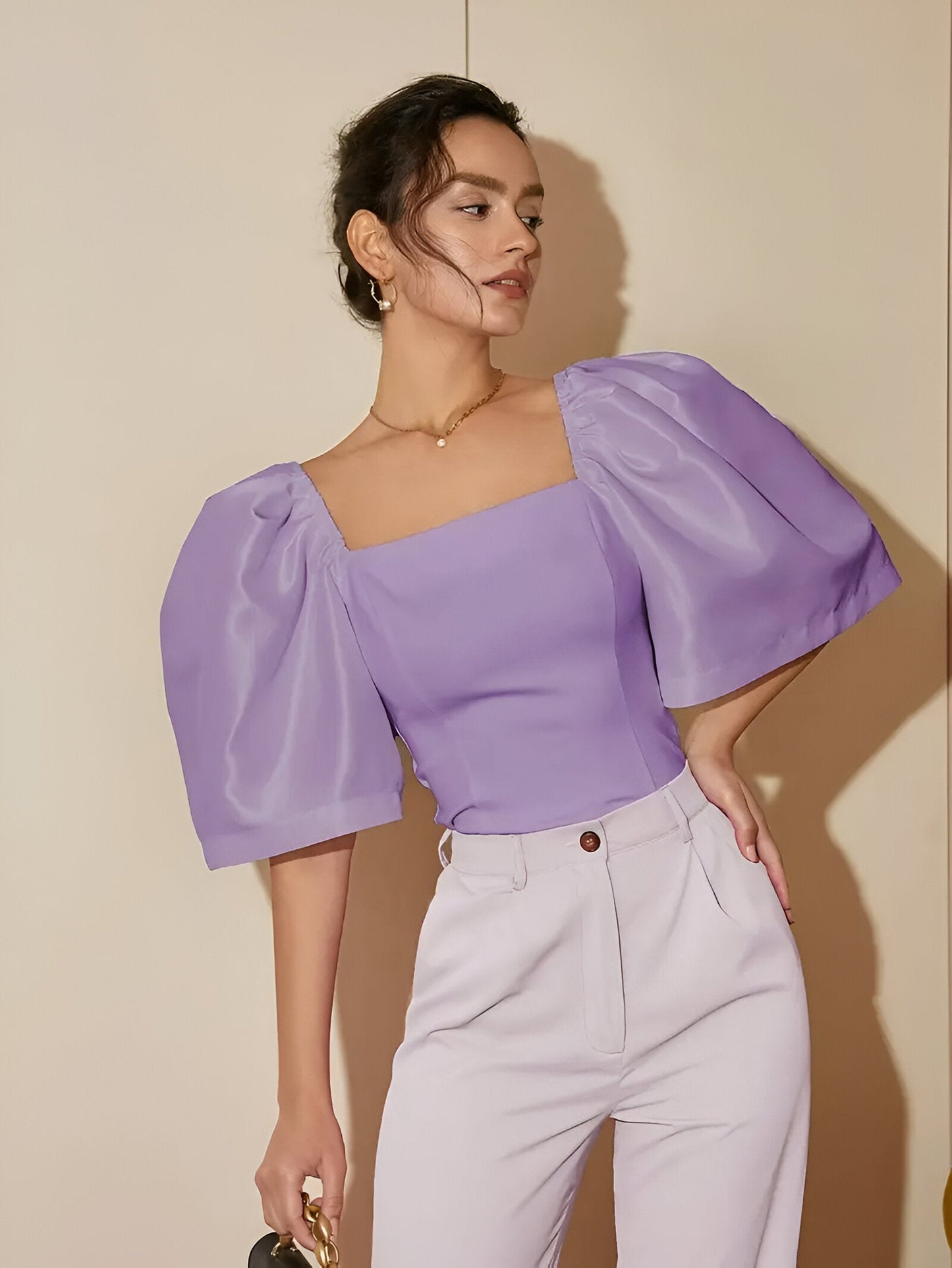 Renatta | elegante slanke blouse met vierkante halslijn