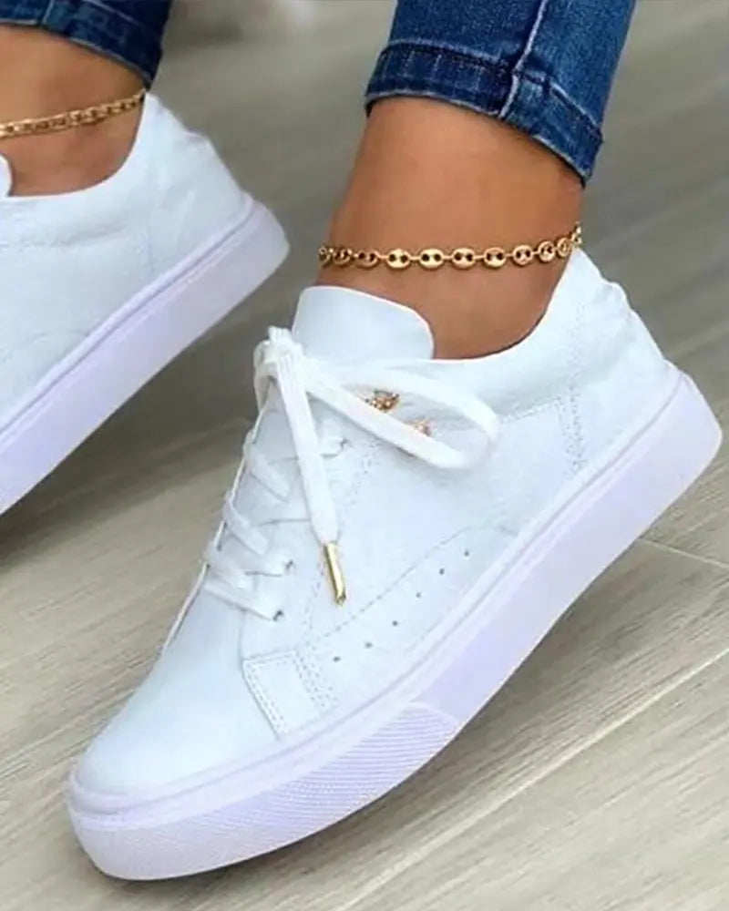 Chique sneakers met gouden details