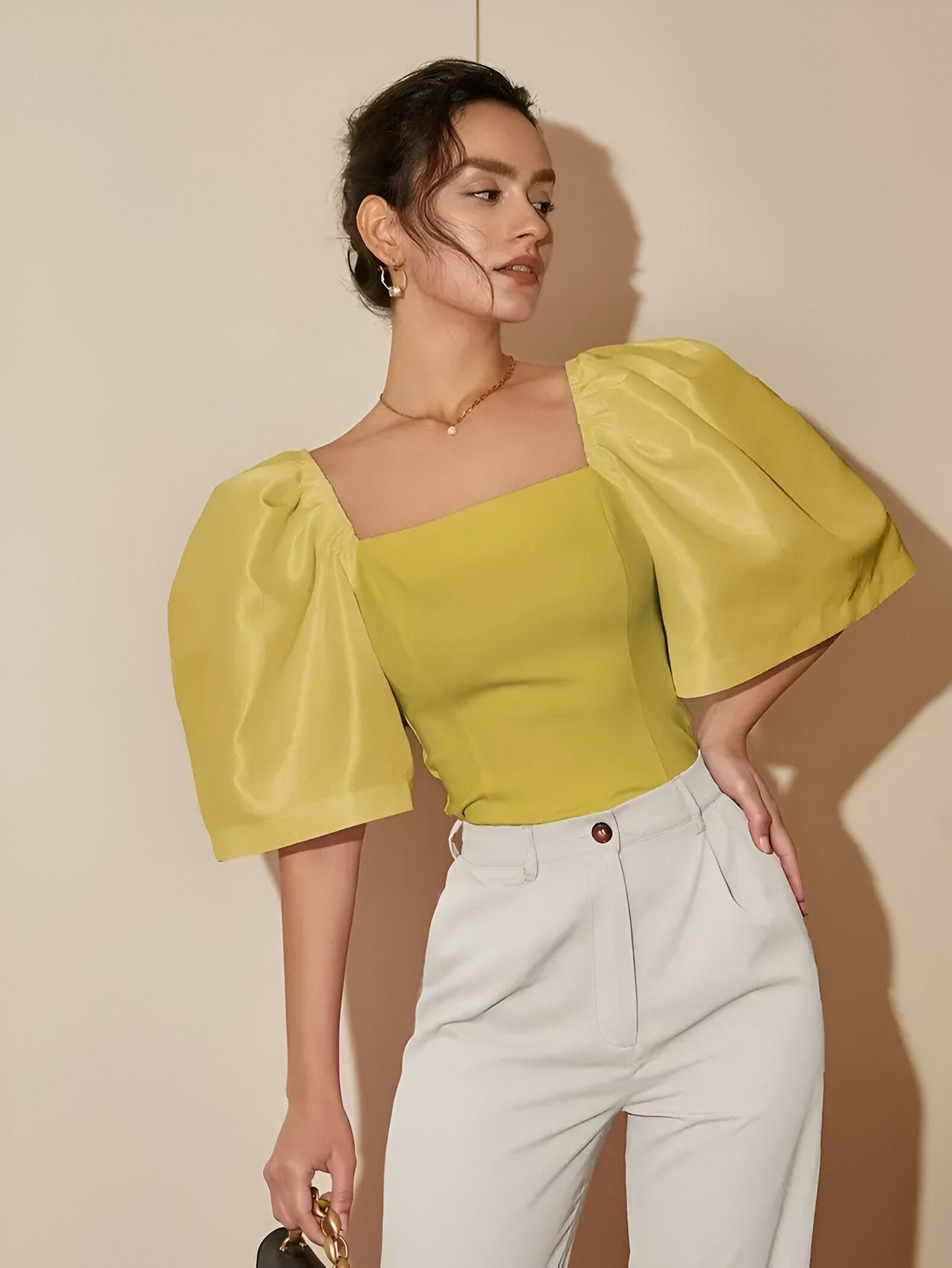 Renatta | elegante slanke blouse met vierkante halslijn