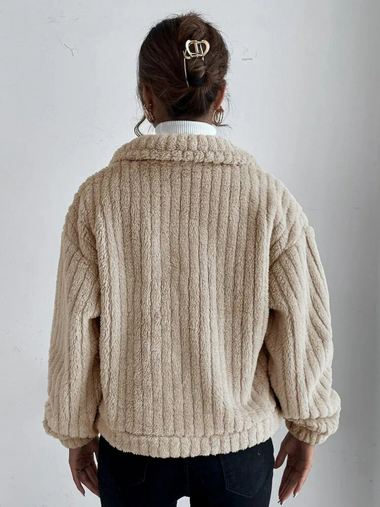 Kort damesjack van imitatiebont voor de lente