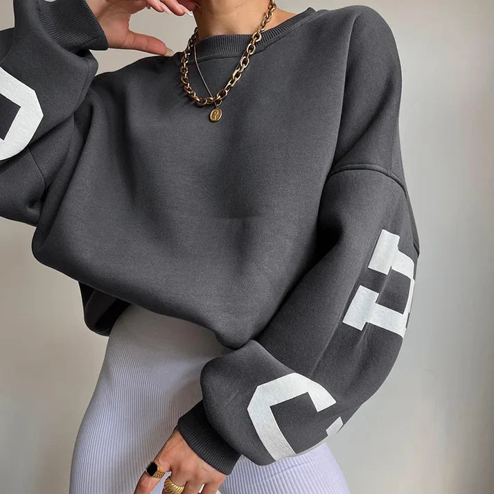 Oversized trendy trui met letters op de mouw voor dames