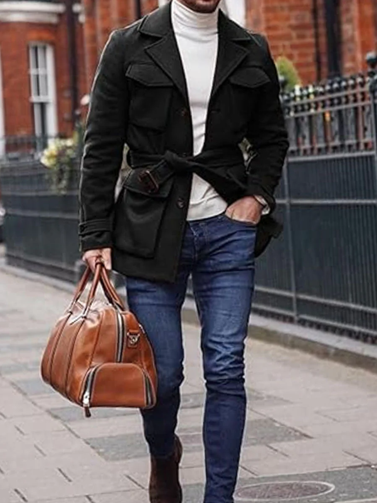 Wollen herenjas met meerdere zakken en vetersluiting