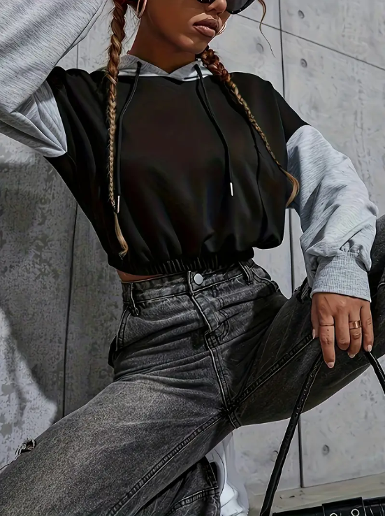 Cerese - stijlvolle korte hoodie gemaakt van katoen