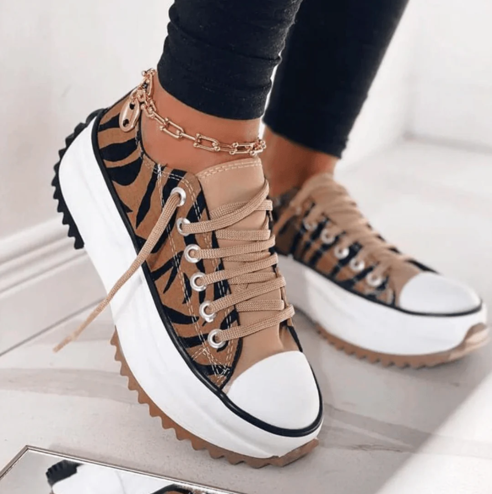 Platform sneakers met moderne details voor dames