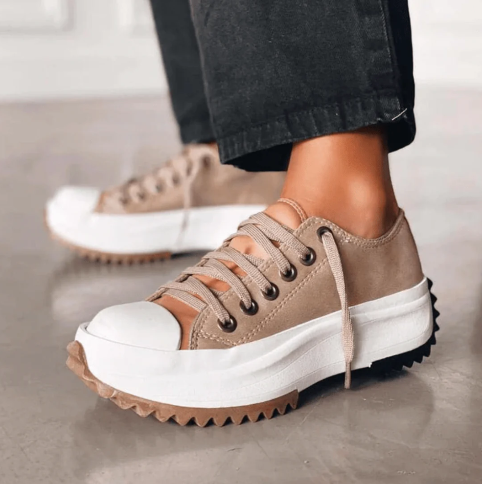 Platform sneakers met moderne details voor dames