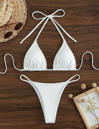 Zoey - blauwe bikini met hoge band en v-halslijn