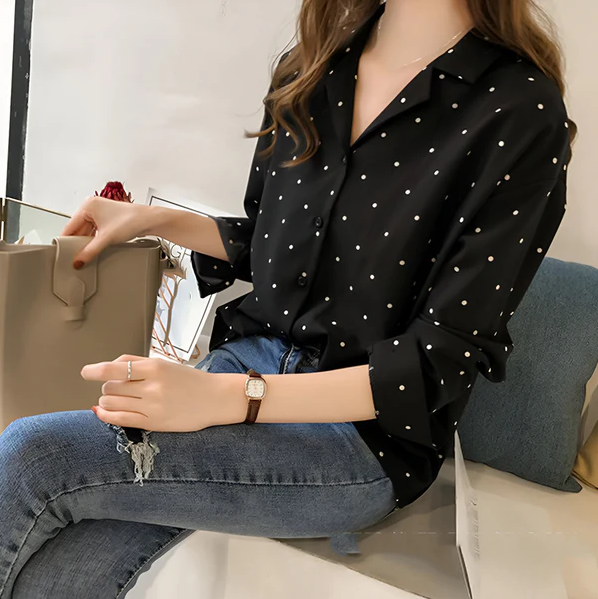 Leandra | speelse stippenblouse