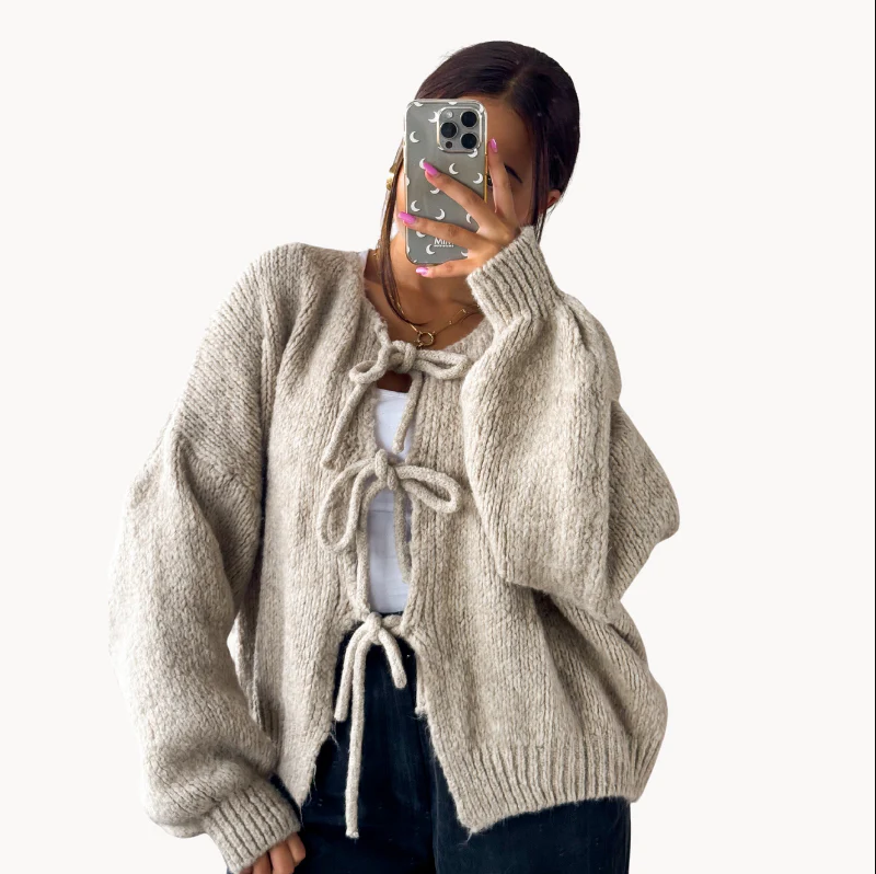 Tamara | gezellige damestrui met knoop aan de voorkant