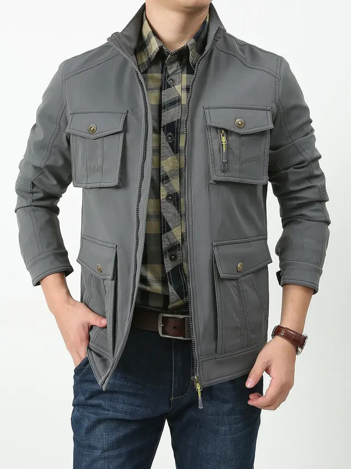 Robuust en weerbestendig heren outdoorjack van nylon