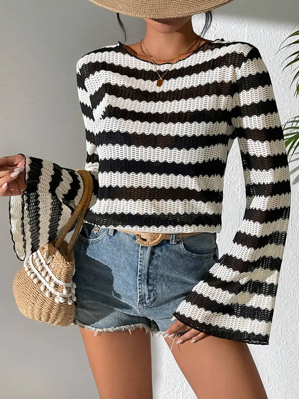 Dana - elegant gestreept t-shirt met halslijn en klokmouwen voor dames