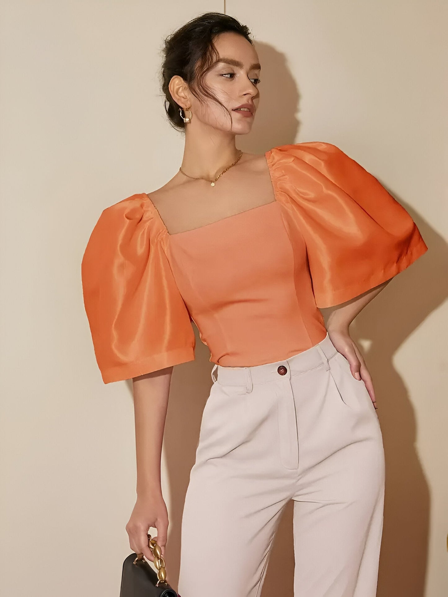 Renatta | elegante slanke blouse met vierkante halslijn