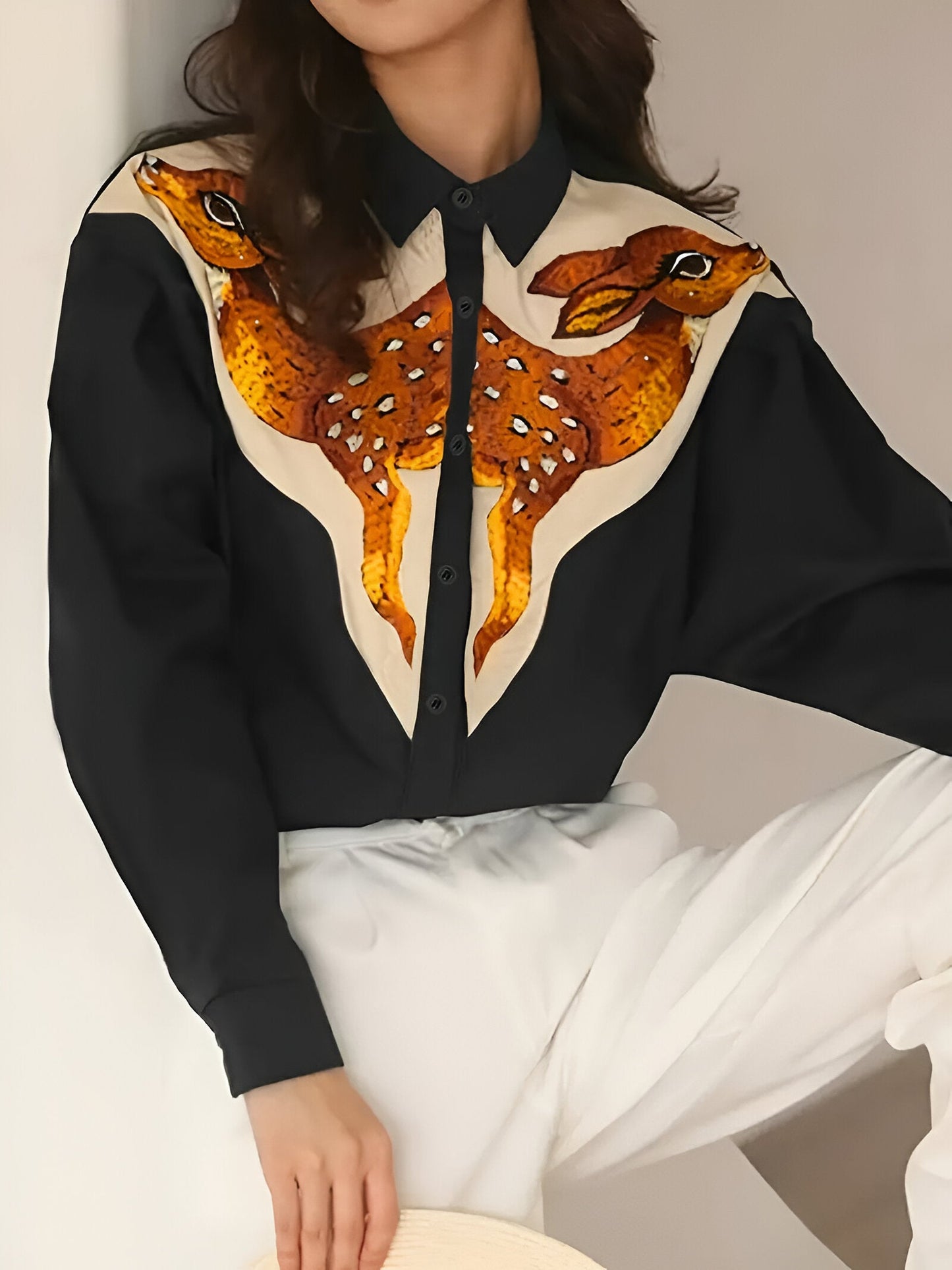 Mathildis | elegante top met digitale print van sikaherten