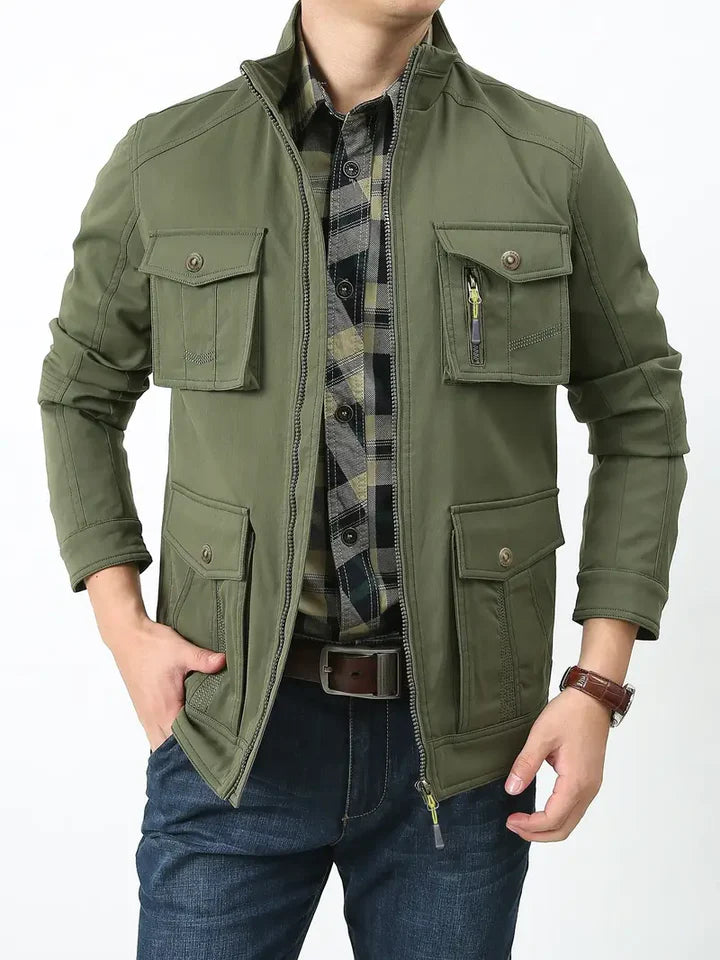 Robuust en weerbestendig heren outdoorjack van nylon