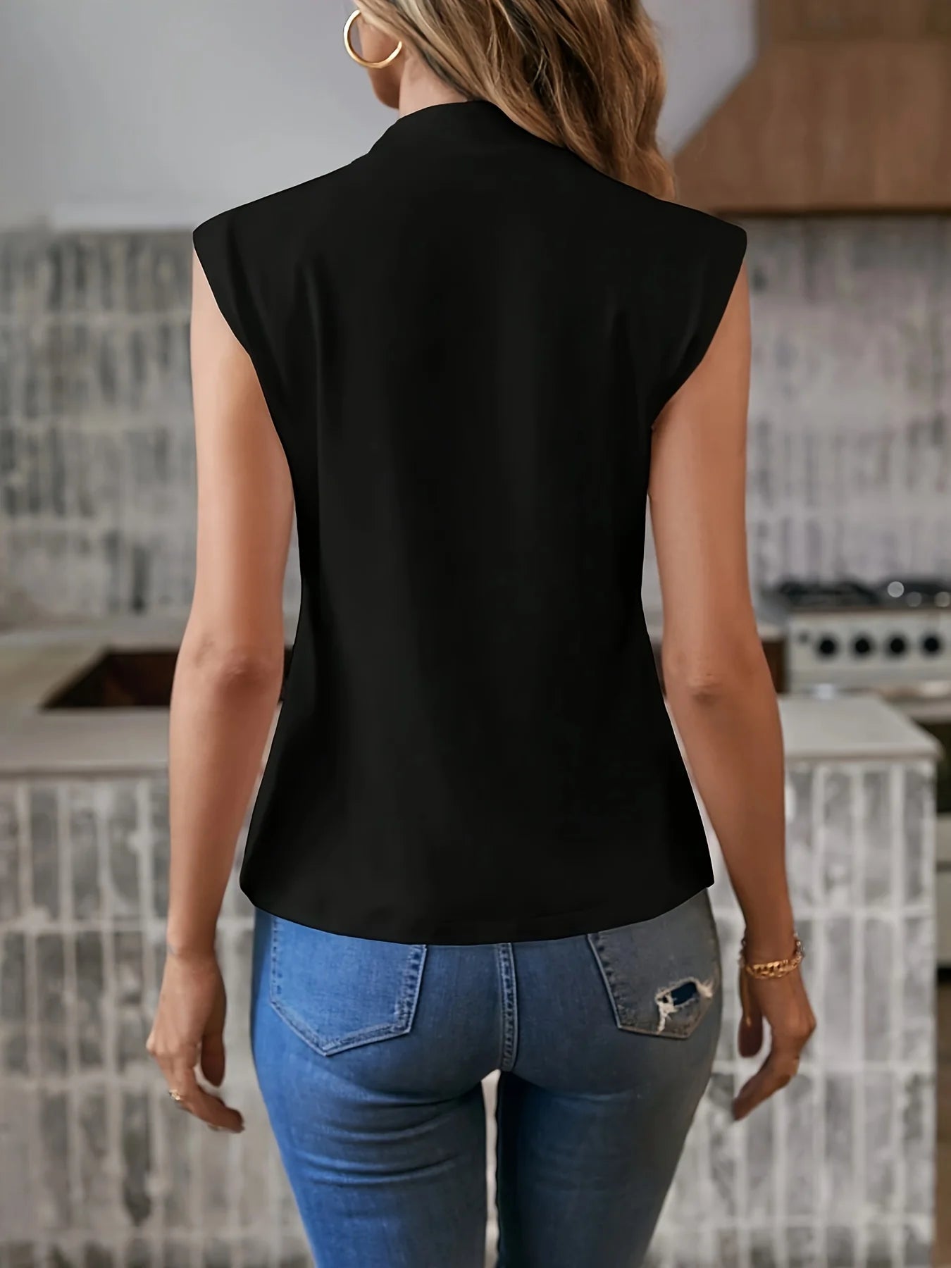 Isabella - witte elegante mouwloze blouse