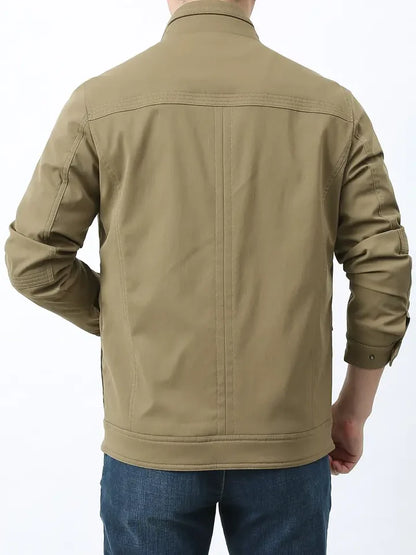 Robuust en weerbestendig heren outdoorjack van nylon