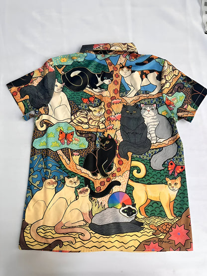 Naomi | speelse en kleurrijke top met kat en vlinder