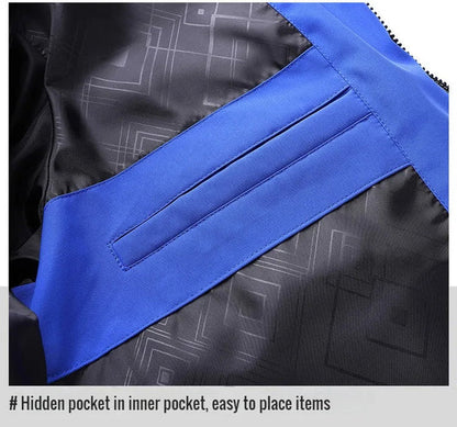 Jacks met capuchon en verstelbaar design in driekleurige look