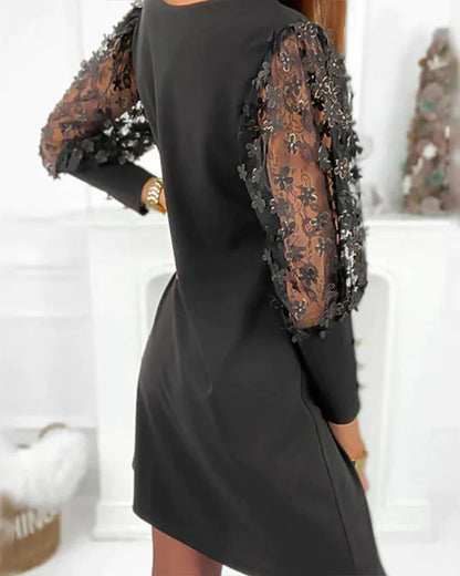 Elegante jurk met kanten mouwen en een losse pasvorm