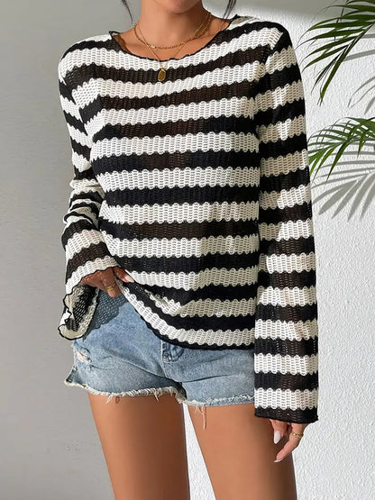 Dana - elegant gestreept t-shirt met halslijn en klokmouwen voor dames