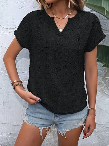 Sophie – T-shirt met ingekeepte halslijn en broderie anglaise