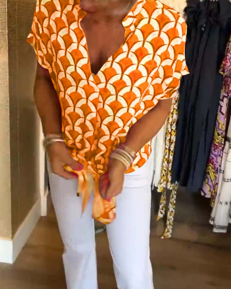 Blanka - bedrukte blouse met korte mouwen en v-hals