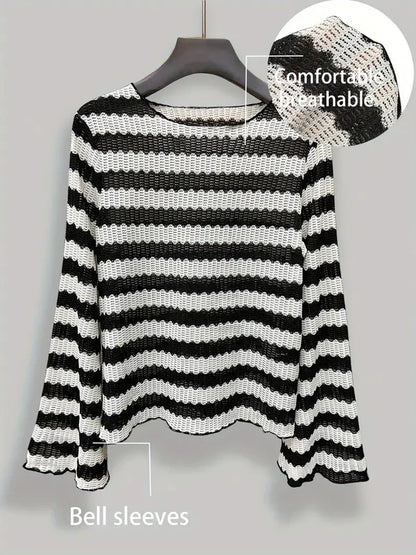 Dana - elegant gestreept t-shirt met halslijn en klokmouwen voor dames