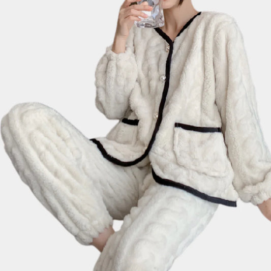 Schattige en comfortabele tweedelige damesoutfit