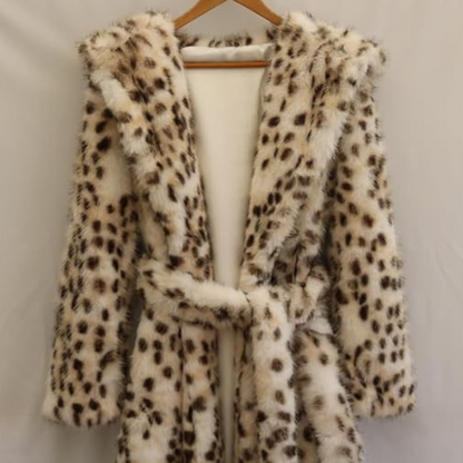 Rebecca - luxe en zorgeloze fluffy damesjas met capuchon