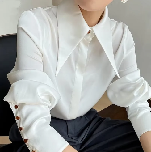 Millicent - elegante satijnen blouse met lange mouwen