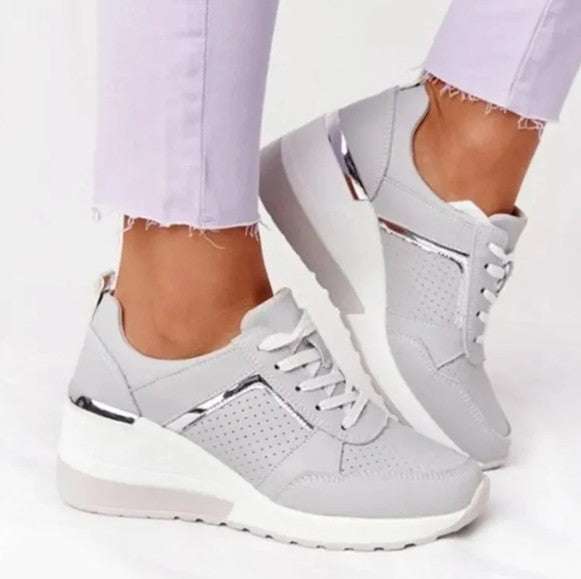 Ademende leren veterschoenen met comfortabele sleehak voor herfst/winter
