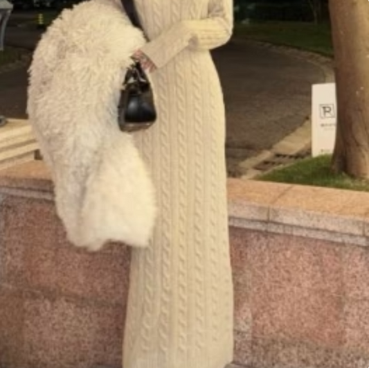 Laura | elegante gebreide jurk met kanten achterkant