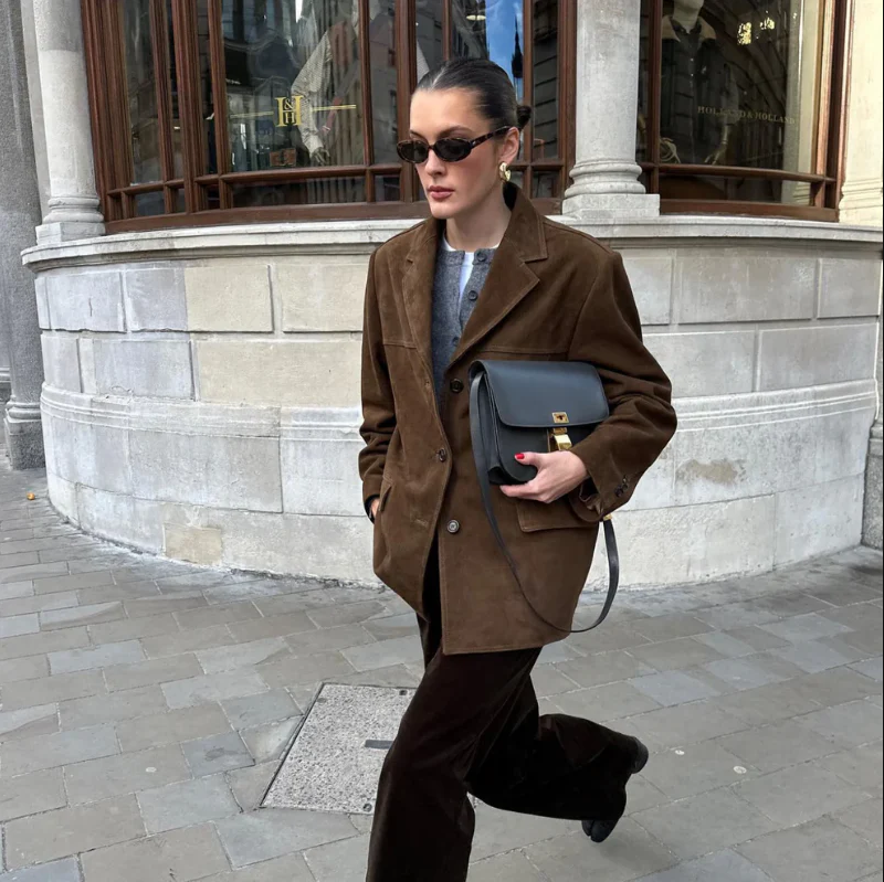 Hedi - oversized suède lange jas met omgeslagen kraag