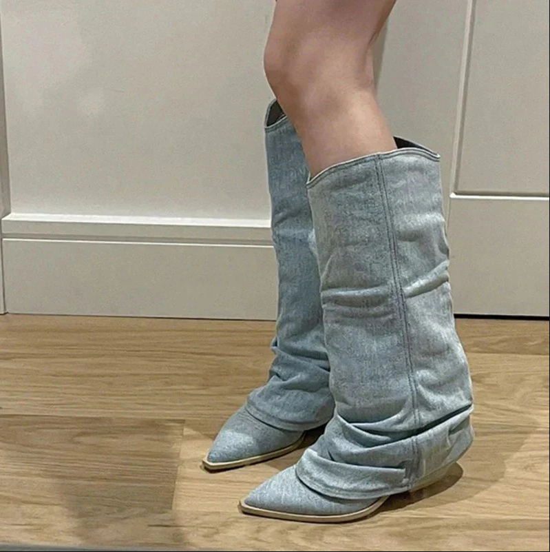 Modieuze denim knielaarzen met een trendy look voor dames