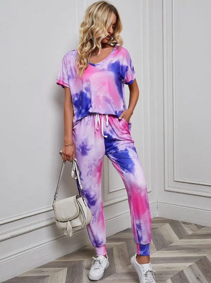 Ibo | set bestaande uit shirt en broek in een tie-dye patroon in roze en blauw
