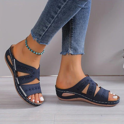Ademende schoenen met leren bandjes