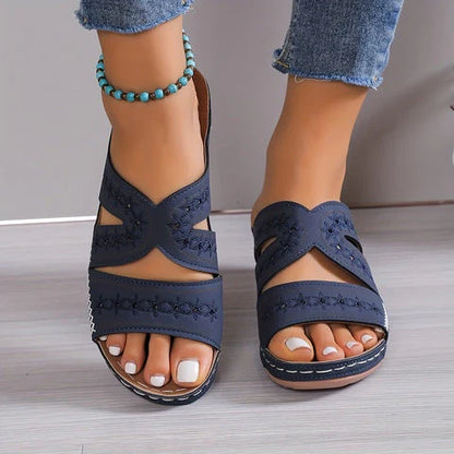 Ademende schoenen met leren bandjes