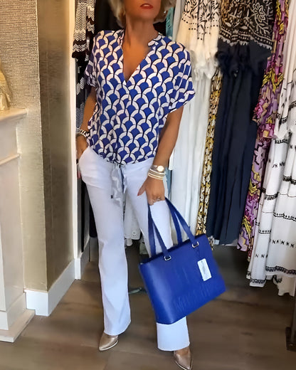 Blanka - bedrukte blouse met korte mouwen en v-hals