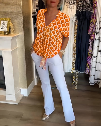 Blanka - bedrukte blouse met korte mouwen en v-hals